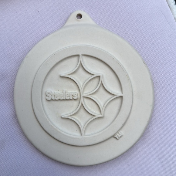 NWOT Pittsburgh Steelers NFL Pfaltzgraff
5" Cookie Mold VINTAGE RARE - Picture 3 of 11